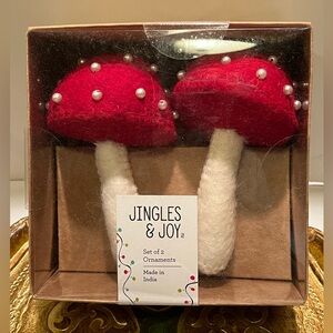 NWT JINGLES & JOY FELT MUSHROOM ORNAMENTS.